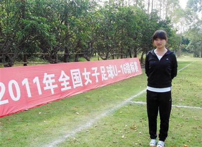 90后超萌青島嫚成女足聯(lián)賽最年輕女裁判 90后超萌青島嫚成女足聯(lián)賽最年輕女裁判