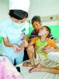 70歲老太撿破爛養棄兒10年 賣光糧食求醫