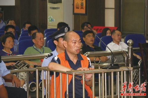 　8月30日，張家界“5·28”惡意駕車(chē)撞人案開(kāi)庭審理，兇手田勝明毫無(wú)悔意。通訊員 屈平 劉雪飛 攝