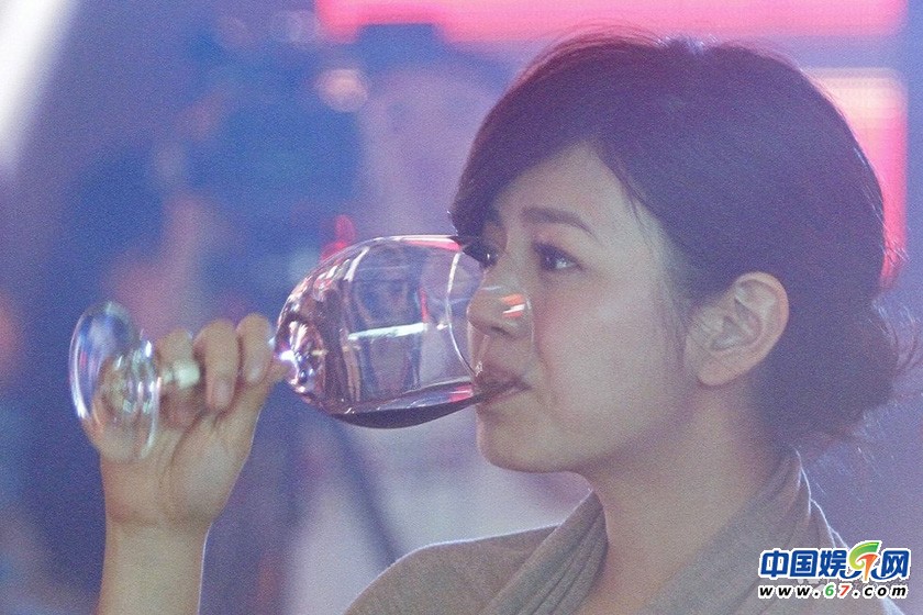 張國立抽雪茄老板范兒十足 葛優陳妍希豪飲大High