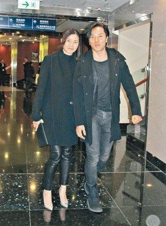 鄭伊健及蒙嘉慧笑容滿面到場，但沒有接受訪問就匆忙進場。