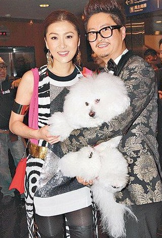 周麗淇（左）、設計師何國鉦。