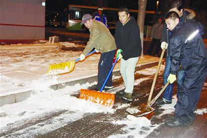 交警:青島進入惡劣天氣易發期 高速夜封動車降速(圖)
