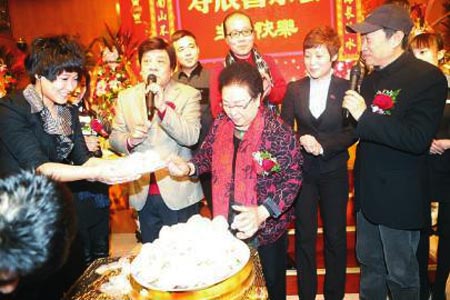 73歲趙忠祥壽宴內場圖曝光 春晚老明星齊聚如晚會