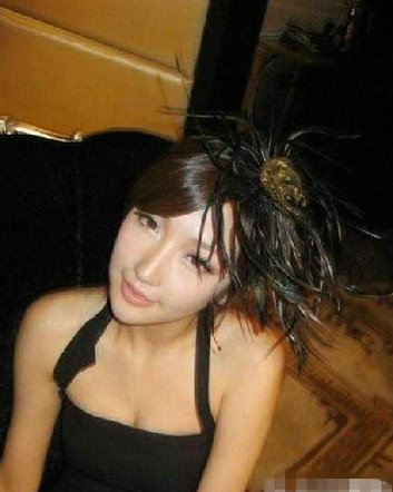 貴族學校奢侈生活：學生猖狂法拉利常見